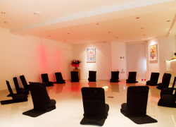 9_33-full-circle-workshop-sittting-red