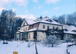 seegut_blaue_blume_winter_haus-1